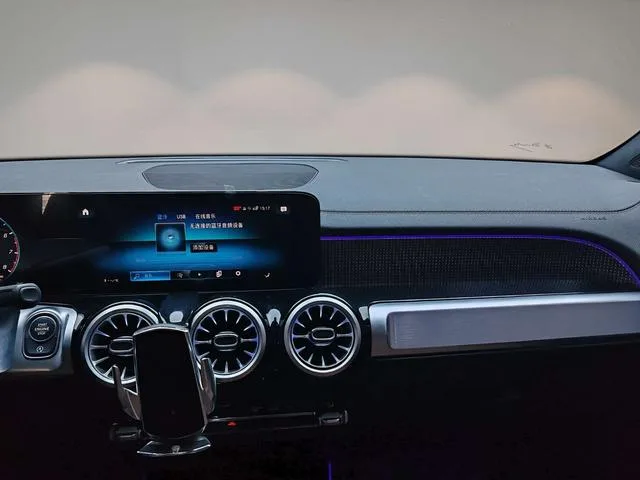 Mercedes-Benz GLB 2023 GLB 220 Dynamic interior photo 13 Mercedes-Benz GLB 2023 GLB 220 Dynamic interior photo 13