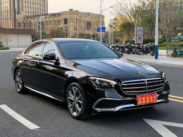 Mercedes-Benz E-Class 2022 Restyling E 300 L Fashionable Passenger car exterior photo 2 Mercedes-Benz E-Class 2022 Restyling E 300 L Fashionable Passenger car exterior photo 2