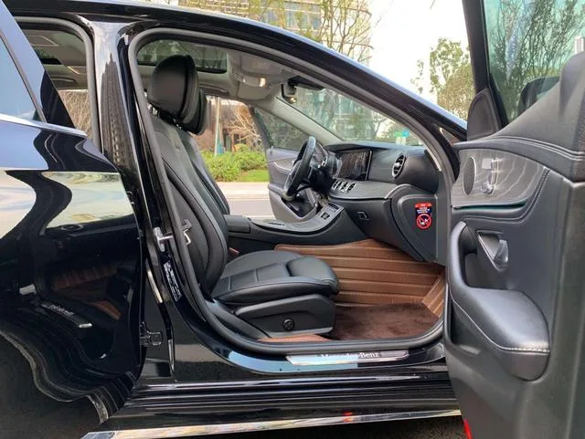 Mercedes-Benz E-Class 2022 Restyling E 300 L Fashionable Passenger car exterior photo 4 Mercedes-Benz E-Class 2022 Restyling E 300 L Fashionable Passenger car exterior photo 4