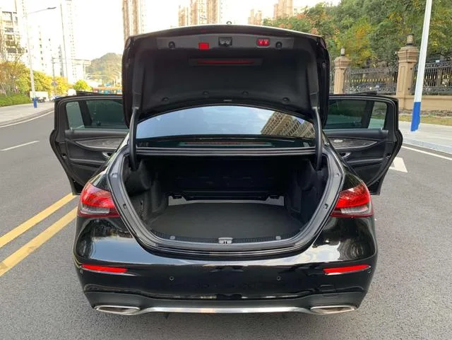Mercedes-Benz E-Class 2022 Restyling E 300 L Fashionable Passenger car interior photo 11 Mercedes-Benz E-Class 2022 Restyling E 300 L Fashionable Passenger car interior photo 11