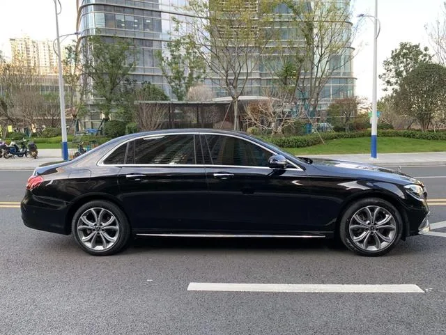 Mercedes-Benz E-Class 2022 Restyling E 300 L Fashionable Passenger car interior photo 12 Mercedes-Benz E-Class 2022 Restyling E 300 L Fashionable Passenger car interior photo 12