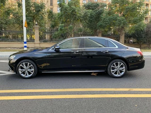 Mercedes-Benz E-Class 2022 Restyling E 300 L Fashionable Passenger car interior photo 16 Mercedes-Benz E-Class 2022 Restyling E 300 L Fashionable Passenger car interior photo 16