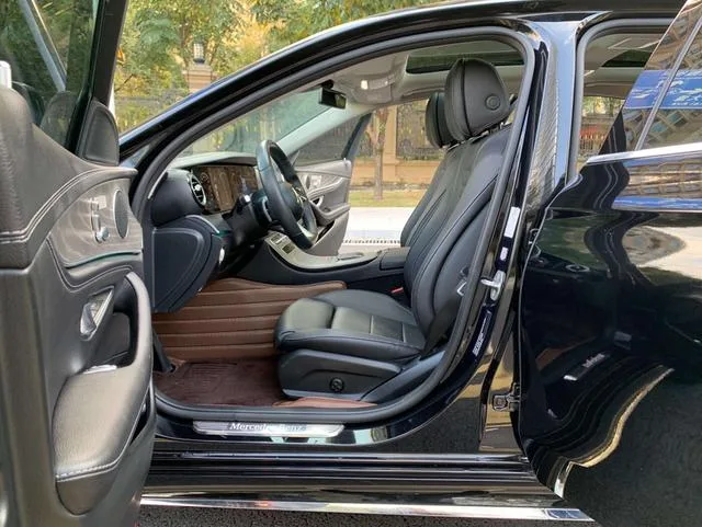 Mercedes-Benz E-Class 2022 Restyling E 300 L Fashionable Passenger car interior photo 17 Mercedes-Benz E-Class 2022 Restyling E 300 L Fashionable Passenger car interior photo 17