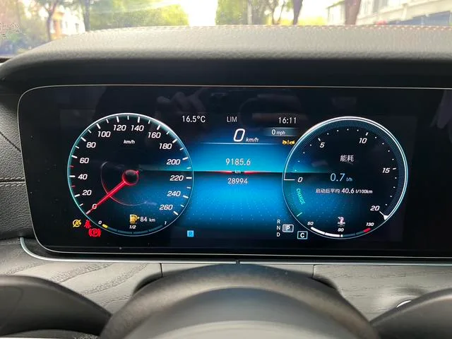 Mercedes-Benz E-Class 2023 E 300 L Luxury type sports car interior photo 9 Mercedes-Benz E-Class 2023 E 300 L Luxury type sports car interior photo 9
