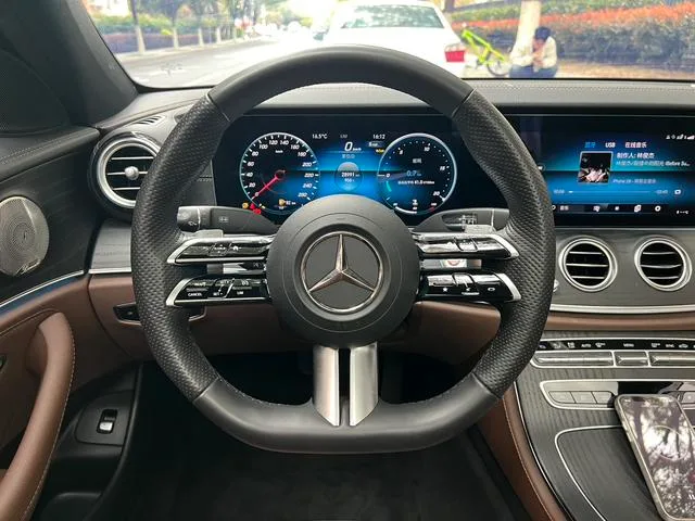 Mercedes-Benz E-Class 2023 E 300 L Luxury type sports car interior photo 12 Mercedes-Benz E-Class 2023 E 300 L Luxury type sports car interior photo 12