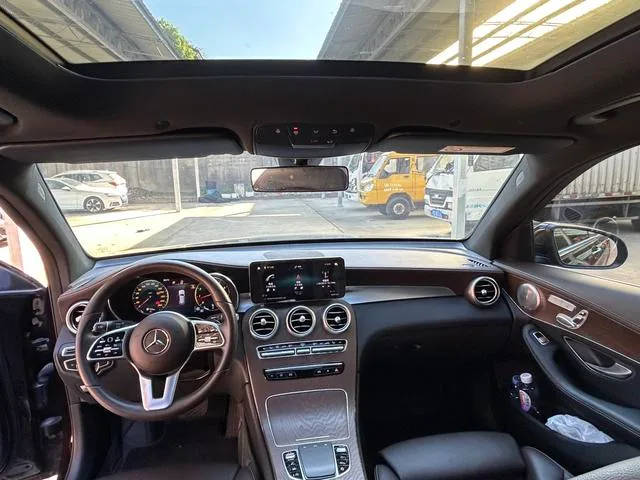 Mercedes-Benz GLC 2022 Trois lifting GLC 260 L 4MATIC Type dynamique intérieur photo 8 Mercedes-Benz GLC 2022 Trois lifting GLC 260 L 4MATIC Type dynamique intérieur photo 8