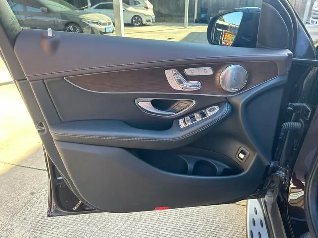 Mercedes-Benz GLC 2022 Trois lifting GLC 260 L 4MATIC Type dynamique intérieur photo 9 Mercedes-Benz GLC 2022 Trois lifting GLC 260 L 4MATIC Type dynamique intérieur photo 9
