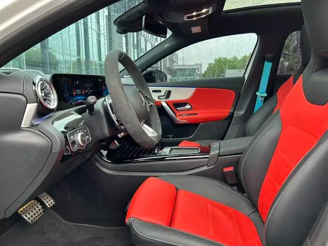Mercedes-Benz Mercedes-AMG A-Class 2024 AMG A 35 4MATIC interior foto 10 Mercedes-Benz Mercedes-AMG A-Class 2024 AMG A 35 4MATIC interior foto 10
