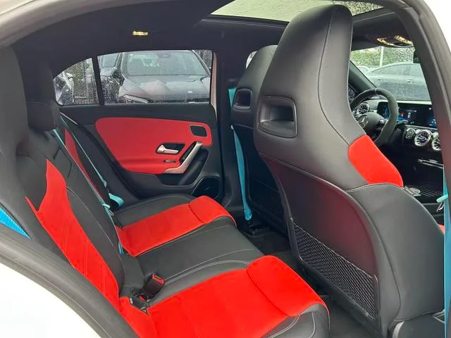 Mercedes-Benz Mercedes-AMG A-Class 2024 AMG A 35 4MATIC interior foto 13 Mercedes-Benz Mercedes-AMG A-Class 2024 AMG A 35 4MATIC interior foto 13