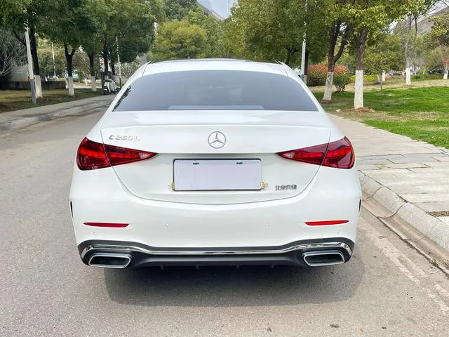 Mercedes-Benz C-Class 2024 C 260 L Versión deportiva exterior foto 6 Mercedes-Benz C-Class 2024 C 260 L Versión deportiva exterior foto 6
