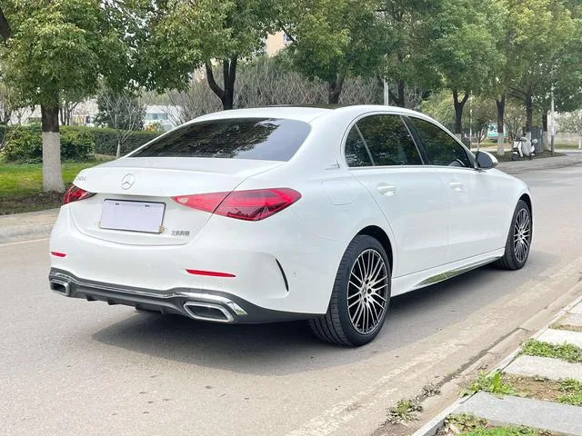 Mercedes-Benz C-Class 2024 C 260 L Versión deportiva exterior foto 7 Mercedes-Benz C-Class 2024 C 260 L Versión deportiva exterior foto 7