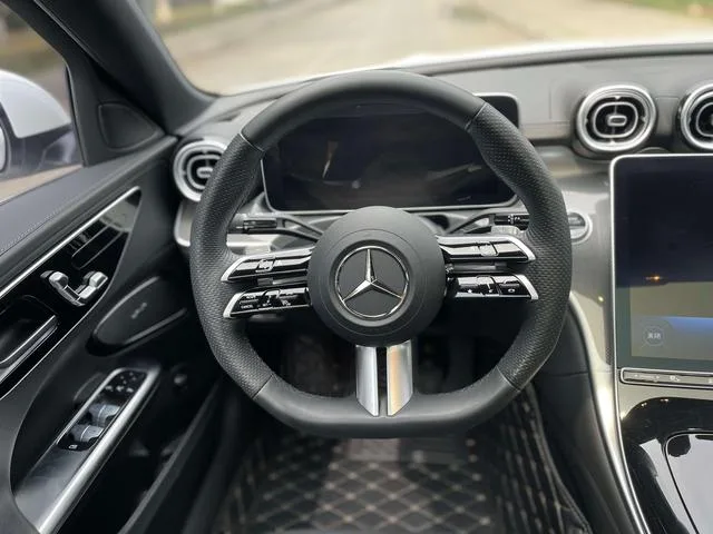 Mercedes-Benz C-Class 2024 C 260 L Versión deportiva interior foto 16 Mercedes-Benz C-Class 2024 C 260 L Versión deportiva interior foto 16