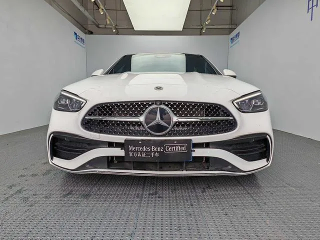 Mercedes-Benz C-Class 2025 C 260 L Versión deportiva exterior foto 2 Mercedes-Benz C-Class 2025 C 260 L Versión deportiva exterior foto 2