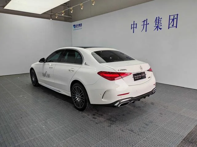 Mercedes-Benz C-Class 2025 C 260 L Versión deportiva exterior foto 4 Mercedes-Benz C-Class 2025 C 260 L Versión deportiva exterior foto 4