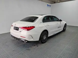 Mercedes-Benz C-Class 2025 C 260 L Versión deportiva exterior foto 6 Mercedes-Benz C-Class 2025 C 260 L Versión deportiva exterior foto 6