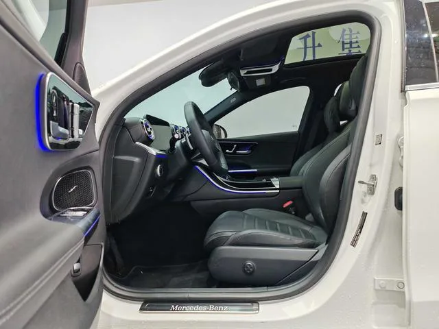 Mercedes-Benz C-Class 2025 C 260 L Versión deportiva interior foto 11 Mercedes-Benz C-Class 2025 C 260 L Versión deportiva interior foto 11