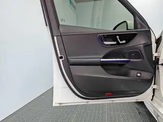 Mercedes-Benz C-Class 2025 C 260 L Versión deportiva interior foto 13 Mercedes-Benz C-Class 2025 C 260 L Versión deportiva interior foto 13