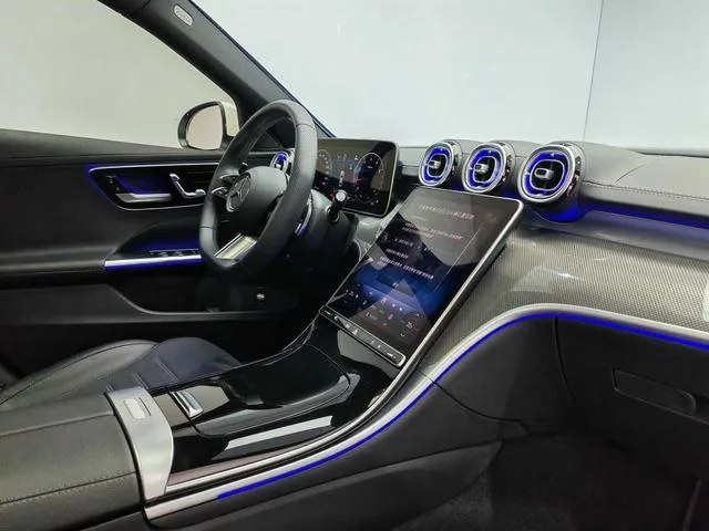 Mercedes-Benz C-Class 2025 C 260 L Versión deportiva interior foto 15 Mercedes-Benz C-Class 2025 C 260 L Versión deportiva interior foto 15