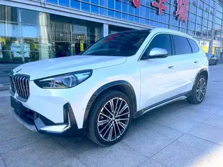 BMW X1 2025 xDrive25Li X Traje de diseño
