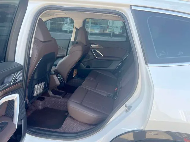 BMW X1 2025 xDrive25Li X Design Suit interior photo 9 BMW X1 2025 xDrive25Li X Design Suit interior photo 9