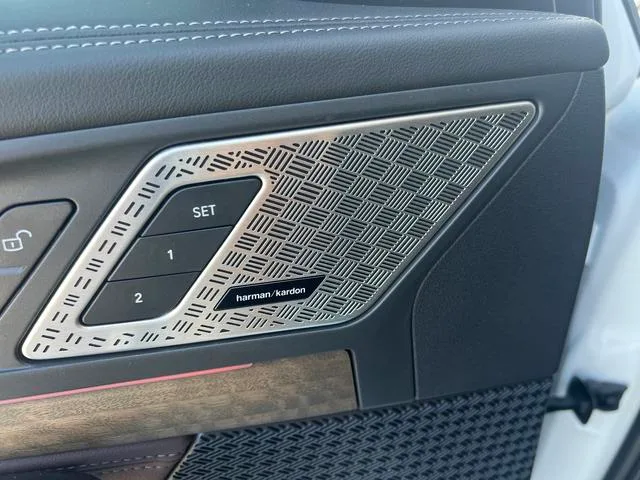 BMW X1 2025 xDrive25Li X Design Suit interior photo 12 BMW X1 2025 xDrive25Li X Design Suit interior photo 12