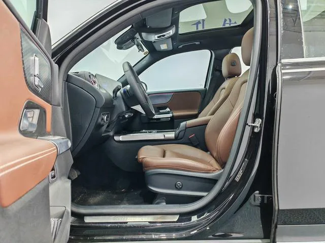 Mercedes-Benz GLB 2024 Mise à jour GLB 220 Type dynamique intérieur photo 11 Mercedes-Benz GLB 2024 Mise à jour GLB 220 Type dynamique intérieur photo 11