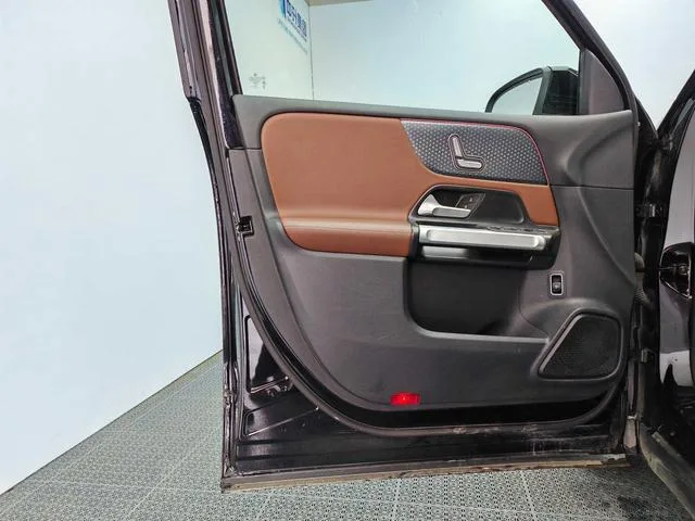 Mercedes-Benz GLB 2024 Mise à jour GLB 220 Type dynamique intérieur photo 13 Mercedes-Benz GLB 2024 Mise à jour GLB 220 Type dynamique intérieur photo 13