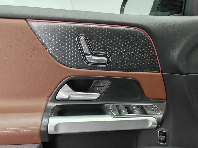 Mercedes-Benz GLB 2024 Mise à jour GLB 220 Type dynamique intérieur photo 17 Mercedes-Benz GLB 2024 Mise à jour GLB 220 Type dynamique intérieur photo 17