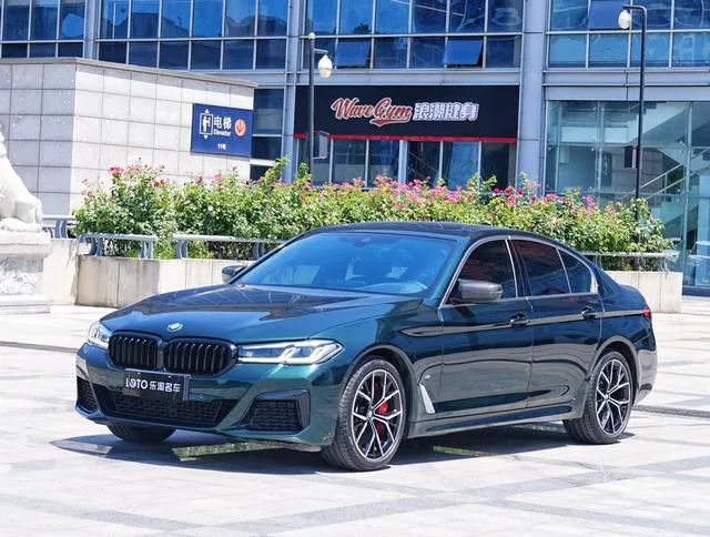 BMW 5 Series 2022 540i Fashion Edition M Sports suit exterior photo 1 BMW 5 Series 2022 540i Fashion Edition M Sports suit exterior photo 1