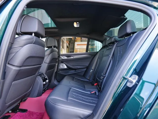 BMW 5 Series 2022 540i Fashion Edition M Sports suit interior photo 8 BMW 5 Series 2022 540i Fashion Edition M Sports suit interior photo 8