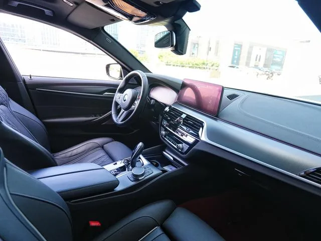BMW 5 Series 2022 540i Fashion Edition M Sports suit interior photo 9 BMW 5 Series 2022 540i Fashion Edition M Sports suit interior photo 9
