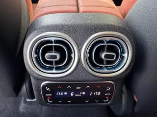 Mercedes-Benz GLC 2024 GLC 300 L 4MATIC Type dynamique 5 Siège intérieur photo 16 Mercedes-Benz GLC 2024 GLC 300 L 4MATIC Type dynamique 5 Siège intérieur photo 16