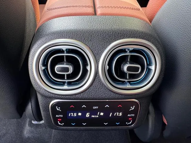 Mercedes-Benz GLC 2024 GLC 300 L 4MATIC Type dynamique 5 Siège intérieur photo 16 Mercedes-Benz GLC 2024 GLC 300 L 4MATIC Type dynamique 5 Siège intérieur photo 16