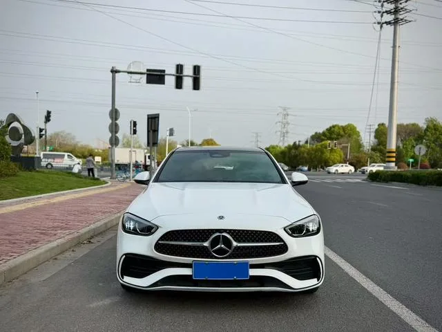 Mercedes-Benz C-Class 2024 C 260 L Спортивная версия экстерьер фото 3 Mercedes-Benz C-Class 2024 C 260 L Спортивная версия экстерьер фото 3