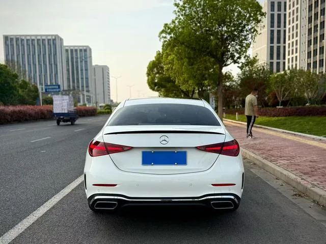 Mercedes-Benz C-Class 2024 C 260 L Спортивная версия экстерьер фото 4 Mercedes-Benz C-Class 2024 C 260 L Спортивная версия экстерьер фото 4