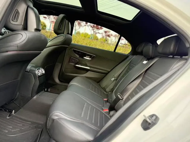 Mercedes-Benz C-Class 2024 C 260 L Спортивная версия интерьер фото 8 Mercedes-Benz C-Class 2024 C 260 L Спортивная версия интерьер фото 8