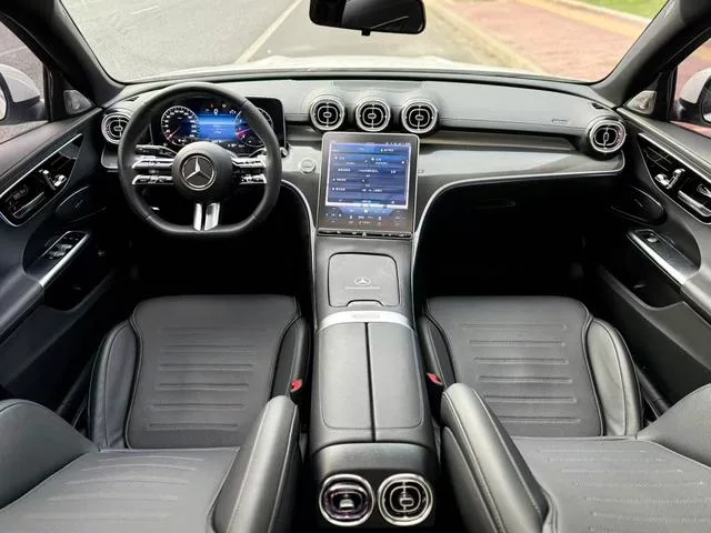 Mercedes-Benz C-Class 2024 C 260 L Спортивная версия интерьер фото 10 Mercedes-Benz C-Class 2024 C 260 L Спортивная версия интерьер фото 10