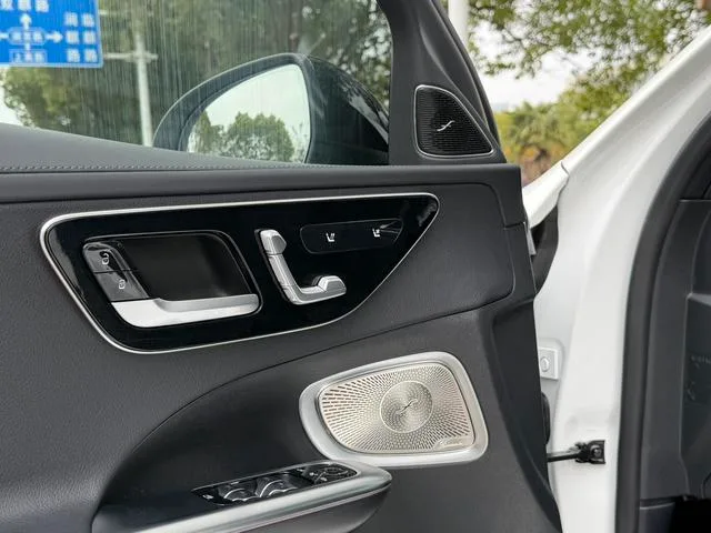 Mercedes-Benz C-Class 2025 C 260 L Edición deportiva Haoye interior foto 8 Mercedes-Benz C-Class 2025 C 260 L Edición deportiva Haoye interior foto 8