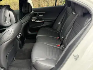Mercedes-Benz C-Class 2025 C 260 L Edición deportiva Haoye interior foto 10 Mercedes-Benz C-Class 2025 C 260 L Edición deportiva Haoye interior foto 10