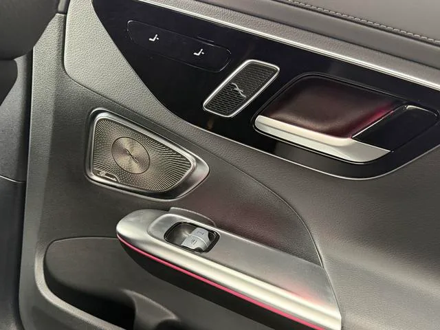 Mercedes-Benz C-Class 2025 C 260 L Edición deportiva Haoye interior foto 12 Mercedes-Benz C-Class 2025 C 260 L Edición deportiva Haoye interior foto 12