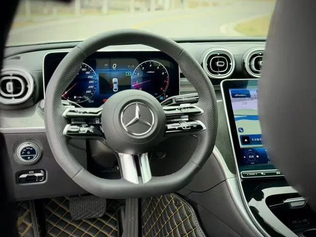 Mercedes-Benz C-Class 2024 C 260 L Sports version interior photo 9 Mercedes-Benz C-Class 2024 C 260 L Sports version interior photo 9