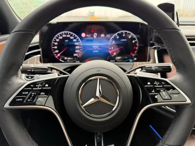 Mercedes-Benz E-Class 2024 E 300 L Estilo de moda Coche interior foto 11 Mercedes-Benz E-Class 2024 E 300 L Estilo de moda Coche interior foto 11