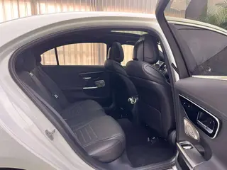 Mercedes-Benz C-Class 2024 C 260 L Versión deportiva interior foto 11 Mercedes-Benz C-Class 2024 C 260 L Versión deportiva interior foto 11