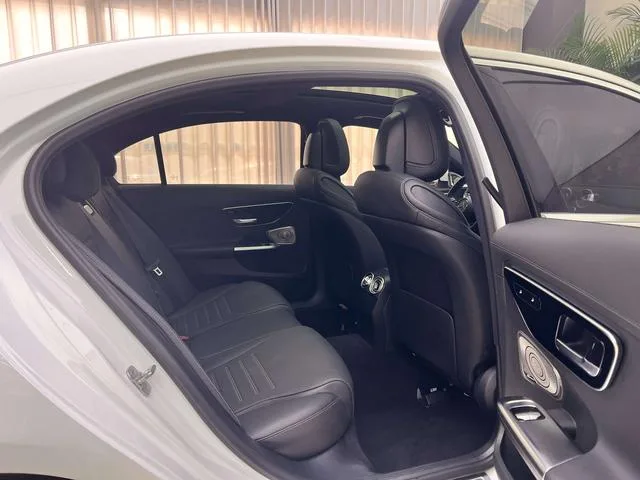 Mercedes-Benz C-Class 2024 C 260 L Versión deportiva interior foto 11 Mercedes-Benz C-Class 2024 C 260 L Versión deportiva interior foto 11