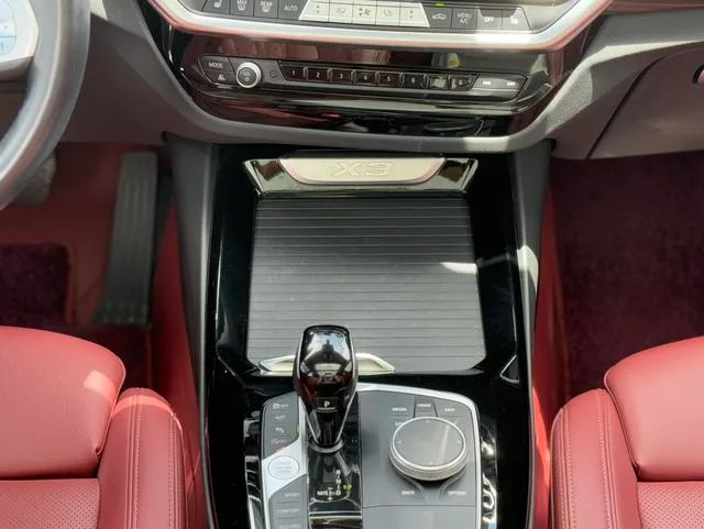 BMW X3 2023 xDrive30i Leading Type M Obsidian Night Suit interior photo 13 BMW X3 2023 xDrive30i Leading Type M Obsidian Night Suit interior photo 13