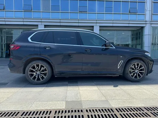 BMW X5 2022 Restyling xDrive 30Li Premium Class M Sports suit exterior photo 2 BMW X5 2022 Restyling xDrive 30Li Premium Class M Sports suit exterior photo 2