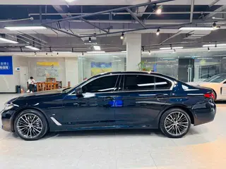BMW 5 Series 2023 530Li Leader M Ensemble de sport extérieur photo 3 BMW 5 Series 2023 530Li Leader M Ensemble de sport extérieur photo 3