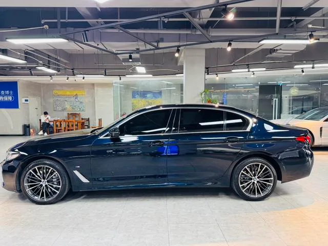 BMW 5 Series 2023 530Li Leader M Ensemble de sport extérieur photo 3 BMW 5 Series 2023 530Li Leader M Ensemble de sport extérieur photo 3