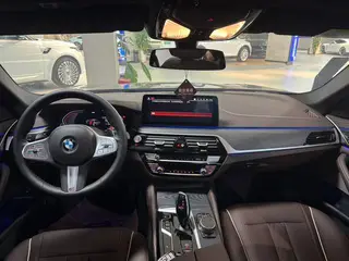 BMW 5 Series 2023 530Li Leader M Ensemble de sport intérieur photo 6 BMW 5 Series 2023 530Li Leader M Ensemble de sport intérieur photo 6