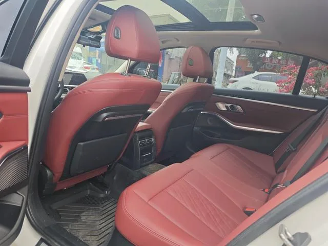 BMW 3 Series 2022 325Li M Ensemble de sport intérieur photo 6 BMW 3 Series 2022 325Li M Ensemble de sport intérieur photo 6